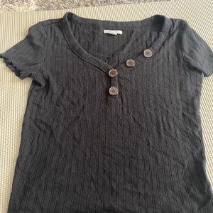 Black casual tee shirt